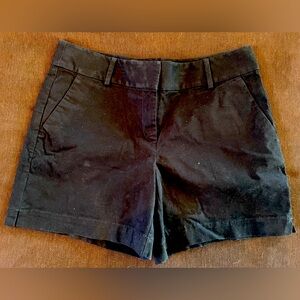 Barely worn, like new Loft “The Riviera Short” - ladies Size 8